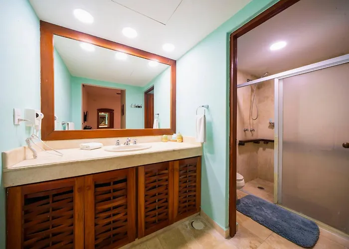 Tropical Ground-Floor 2Br - Playacar Phase 2 *